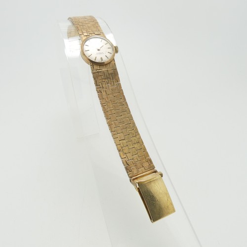 207 - A 9ct yellow gold Record deLuxe lady's Wristwatch, with 17-jewels movement, gold hands and baton mar... 