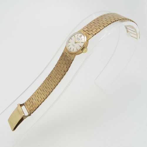 207 - A 9ct yellow gold Record deLuxe lady's Wristwatch, with 17-jewels movement, gold hands and baton mar... 