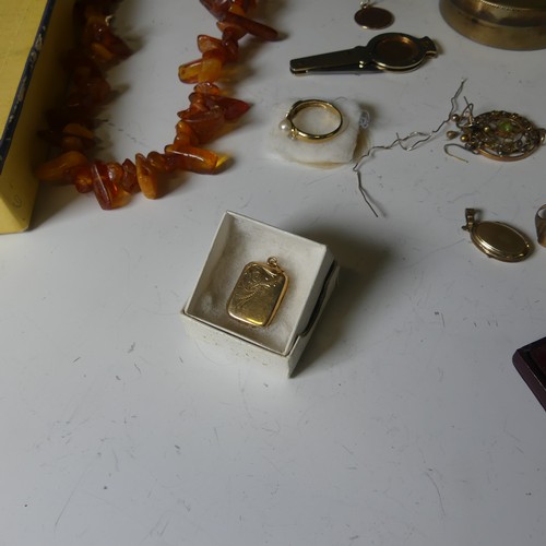 183 - A quantity of Jewellery and Costume Jewellery, including a Baltic amber shard Necklace, a damaged Ed... 