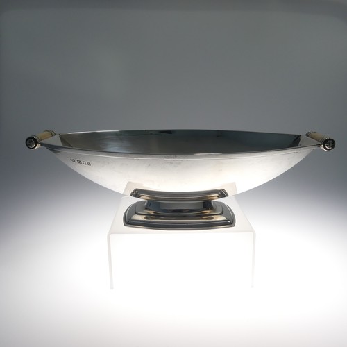 316 - A George V Art Deco silver Dish, by Goldsmiths & Silversmiths Co Ltd., hallmarked London, 1932, ... 