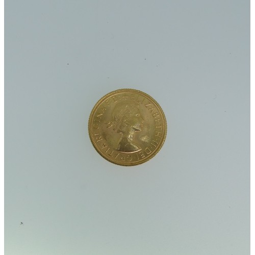 211 - An Elizabeth II gold Sovereign, dated 1958.