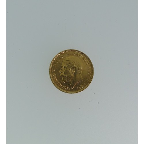 261 - A George V gold Half Sovereign, dated 1915, Sydney mint mark.