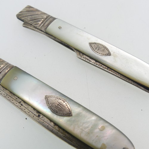 359 - An early 19thC silver folding Fruit Fork, with mother of pearl handle and bright cut decoration, ini... 