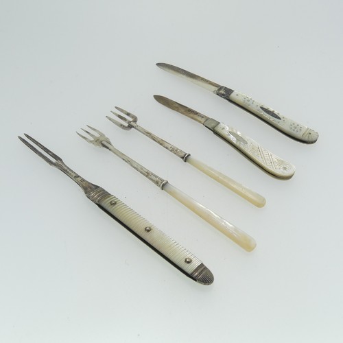 277 - A George III silver folding Fruit Fork, with bright cut decoration and mother of pearl handle, 15.5c... 