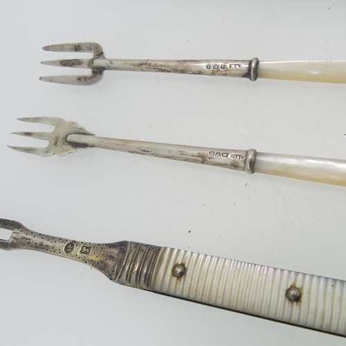 277 - A George III silver folding Fruit Fork, with bright cut decoration and mother of pearl handle, 15.5c... 