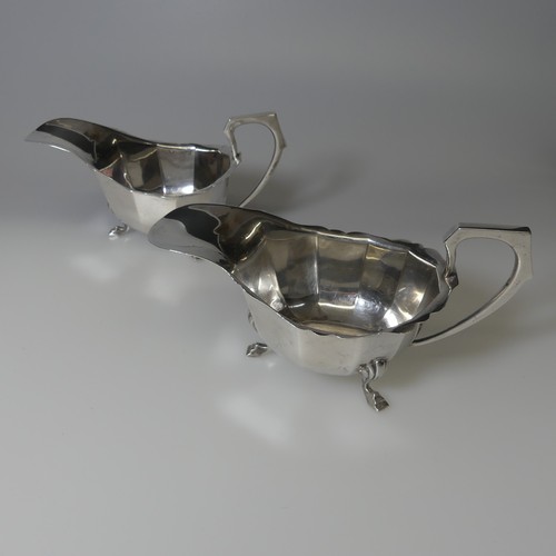 364 - A pair of George V silver Sauce Boats, by William Neale & Son Ltd., hallmarked Birmingham 1932, ... 