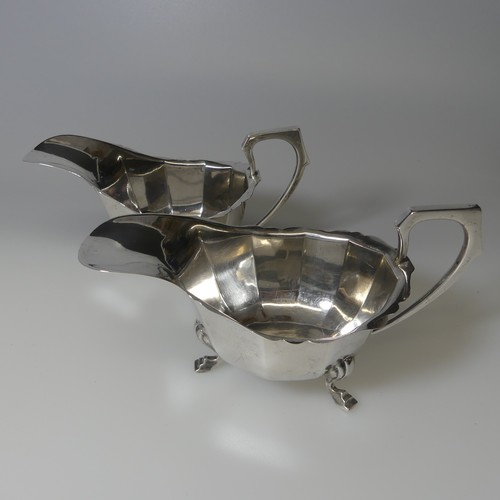 364 - A pair of George V silver Sauce Boats, by William Neale & Son Ltd., hallmarked Birmingham 1932, ... 