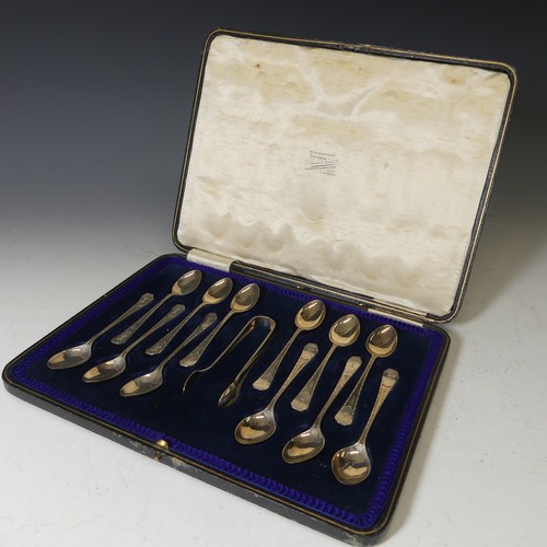 335 - A cased set of twelve George V silver Teaspoons with Sugar Nips, by Lee & Wigfull, hallmarked Sh... 