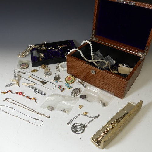 173 - A quantity of Jewellery and Costume Jewellery, including a silver hinged bangle, a silver flatlink c... 