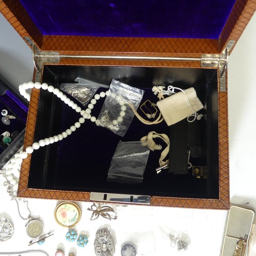 173 - A quantity of Jewellery and Costume Jewellery, including a silver hinged bangle, a silver flatlink c... 