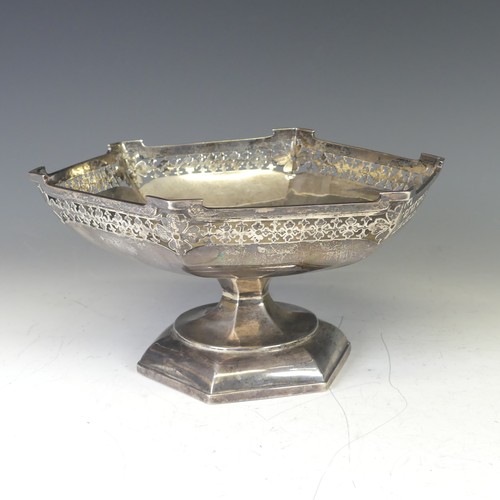 334 - A George V silver Tazza, by Walker & Hall, hallmarked Sheffield, 1913, of hexagonal form with fo... 