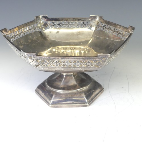 334 - A George V silver Tazza, by Walker & Hall, hallmarked Sheffield, 1913, of hexagonal form with fo... 