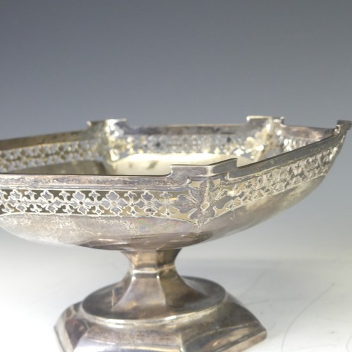 334 - A George V silver Tazza, by Walker & Hall, hallmarked Sheffield, 1913, of hexagonal form with fo... 