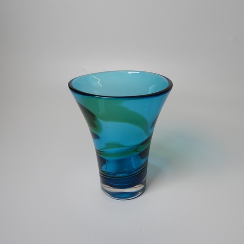 26 - A Geoffrey Baxter for Whitefriars ribbon-trail fluted Vase, of kingfisher blue and meadow green, H 1... 