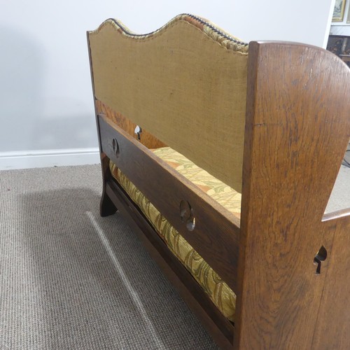 271 - An early 20thC Goodyers Arts and Crafts settle, with pierced spades to the side and unusually pierce... 