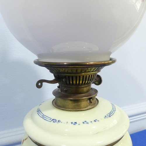 282 - A 19th century Hinks & Sons Patent, brass and milk glass oil lamp with green painted body, W 20 ... 