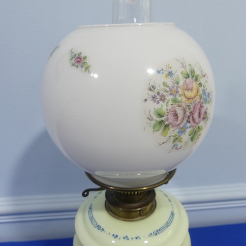 282 - A 19th century Hinks & Sons Patent, brass and milk glass oil lamp with green painted body, W 20 ... 