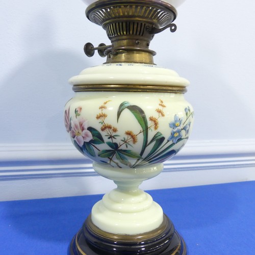 282 - A 19th century Hinks & Sons Patent, brass and milk glass oil lamp with green painted body, W 20 ... 