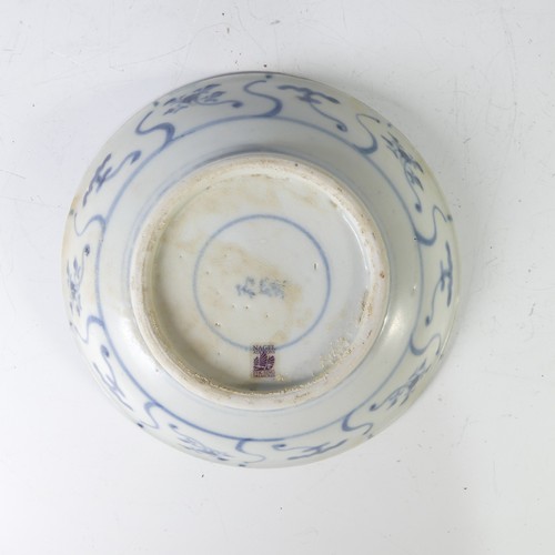 A Chinese Tek Sing 1882 Cargo blue and white porcelain Lotus pattern Dish, 18.5cm diameter. The Tek