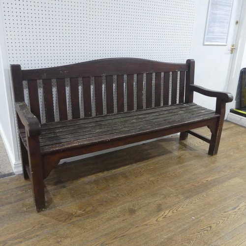 393 - A modern wooden Garden Seat, W 180 cm x H 91 cm x D 59 cm.