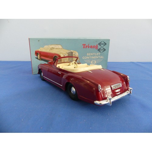 425 - A Tri-ang Minic Electric scale model of a Bentley Continental, boxed 1/20 scale, together with a Vic... 