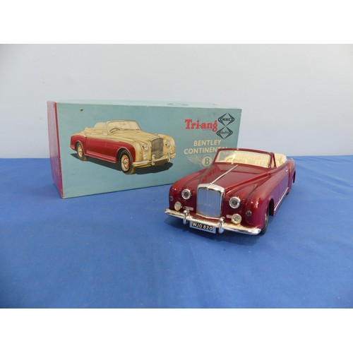 425 - A Tri-ang Minic Electric scale model of a Bentley Continental, boxed 1/20 scale, together with a Vic... 