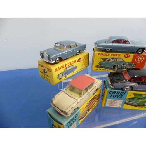 450 - A boxed Dinky 186 'Mercedes Benz 220 SE' (very good condition) with a boxed Dinky 142 'Jaguar Mark X... 