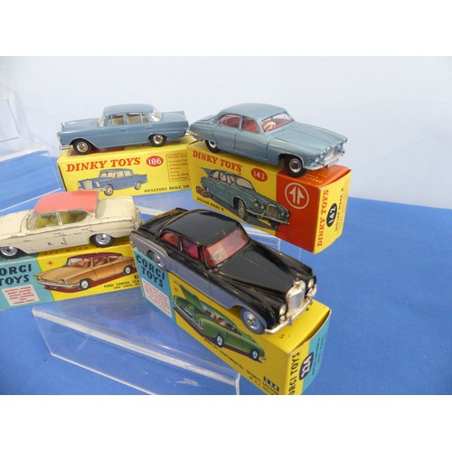 450 - A boxed Dinky 186 'Mercedes Benz 220 SE' (very good condition) with a boxed Dinky 142 'Jaguar Mark X... 