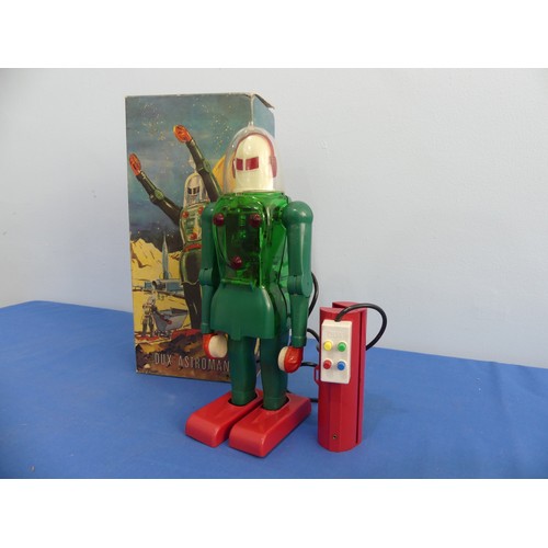 466 - A boxed Nr.150 Dux-Astroman plastic Electric Robot, Western Germany 1950s, green plastic body with r... 