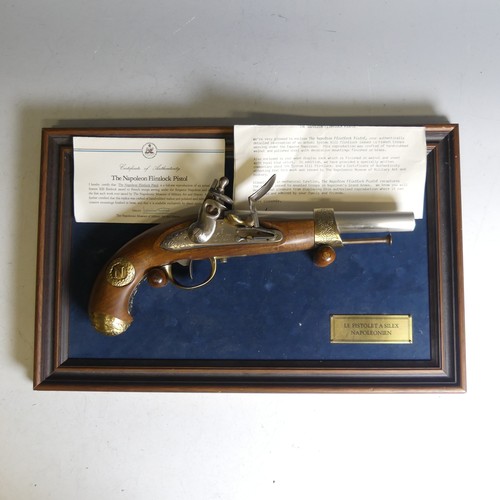 446 - A good replica Napoleon Flintlock pistol 'Le Pistolet A Silex Napoleonien' by 'Franklin mint limited... 