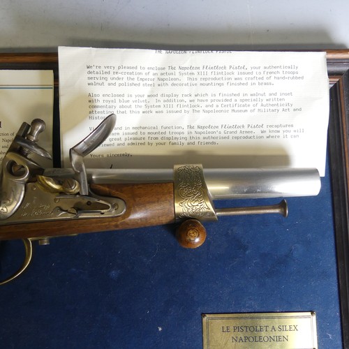 446 - A good replica Napoleon Flintlock pistol 'Le Pistolet A Silex Napoleonien' by 'Franklin mint limited... 