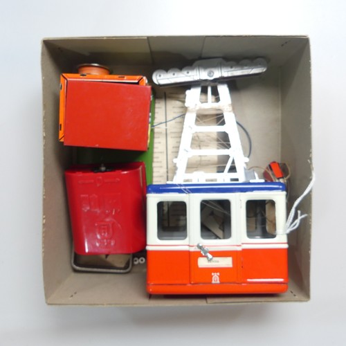 465 - A Rigi Electric 900E cable car, boxed, together with a quantity of lead figures, animals and tinplat... 