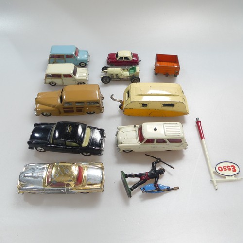 450 - A boxed Dinky 186 'Mercedes Benz 220 SE' (very good condition) with a boxed Dinky 142 'Jaguar Mark X... 