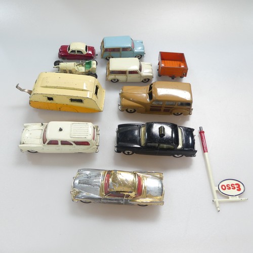 450 - A boxed Dinky 186 'Mercedes Benz 220 SE' (very good condition) with a boxed Dinky 142 'Jaguar Mark X... 