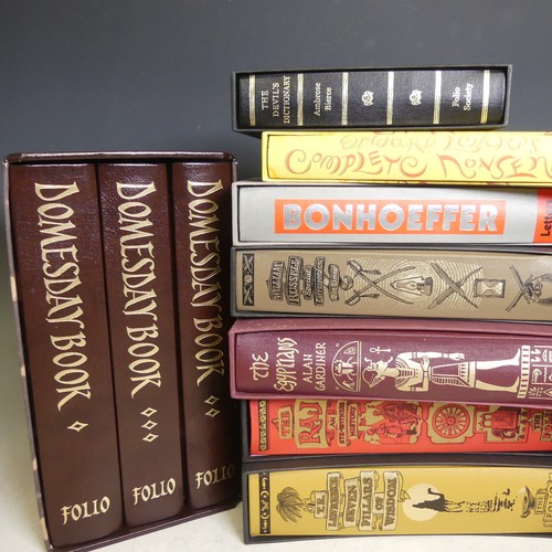 62 - Folio Society; An assorted collection of titles, reference and fiction, approx. 26, (a lot)... 