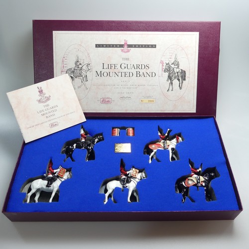 453 - Britains, Set 5195 and Set 5295 The Life Guards Mounted Band, Set 1 limited edition no.2006 of 2500,... 