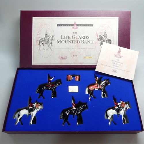 452 - Britains, Set 5195 and Set 5295 The Life Guards Mounted Band, Set 1 limited edition no.2057 of 2500,... 