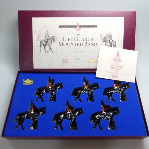 463 - Britains, Set 5195 and Set 5295 The Life Guards Mounted Band, Set 1 limited edition no.2155 of 2500,... 