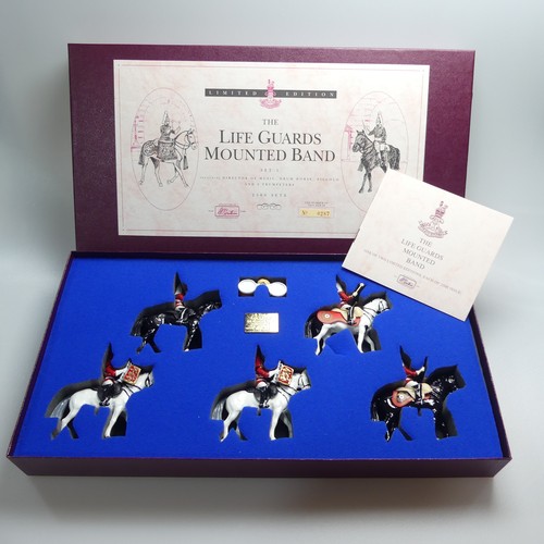 462 - Britains, Set 5195 and Set 5295 The Life Guards Mounted Band, Set 1 limited edition no.287 of 2500, ... 