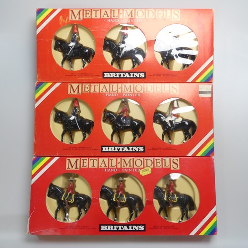 459 - Britains, Three sets of Metal-Models, 7229 3 Mounted Horseguards, 7233 Her Majesty Queen Elizabeth M... 