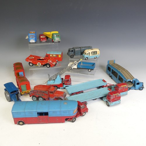 428 - Corgi: Chipperfields Circus, eight pieces, including Booking Office Van, Articulated Horese Box, Sca... 