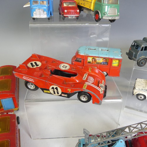 428 - Corgi: Chipperfields Circus, eight pieces, including Booking Office Van, Articulated Horese Box, Sca... 