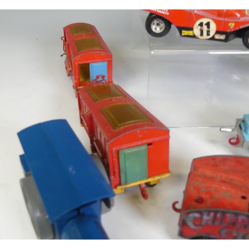 428 - Corgi: Chipperfields Circus, eight pieces, including Booking Office Van, Articulated Horese Box, Sca... 