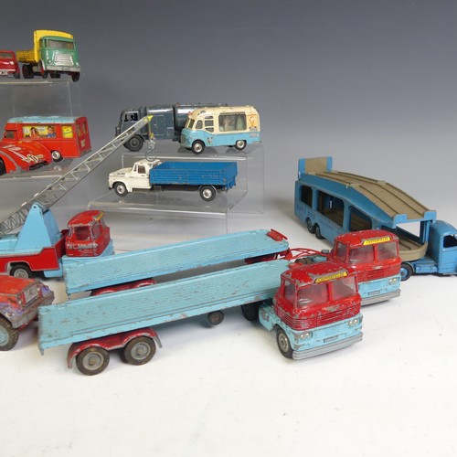 428 - Corgi: Chipperfields Circus, eight pieces, including Booking Office Van, Articulated Horese Box, Sca... 