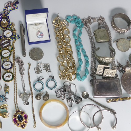 455 - A quantity of Jewellery and Costume Jewellery, including a jade bangle, silver cufflinks, a quantity... 