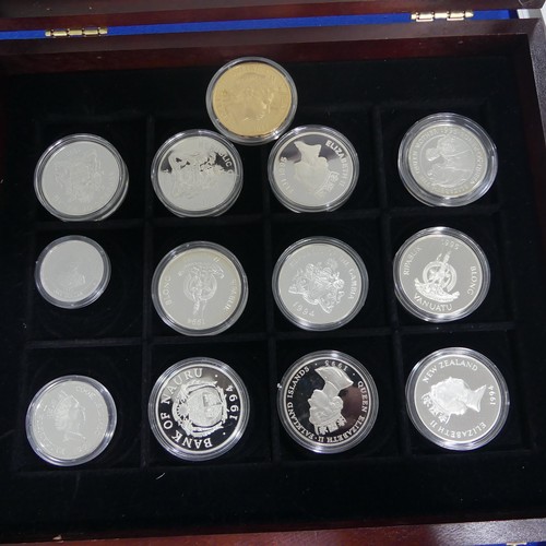 A collection of MDM Crown Collections 'H.M Queen Elizabeth The Queen ...