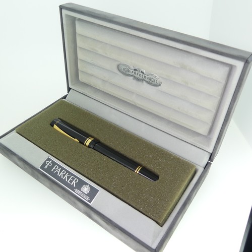 269 - A Parker Duofold Centennial Fountain Pen, with 18ct gold nib, boxed with certificate, chip to cap ri... 