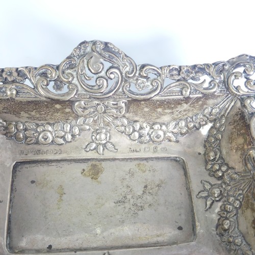 17 - A late Victorian silver Bon Bon Dish, by Henry Matthews, hallmarked Birmingham 1898 of rectangular f... 