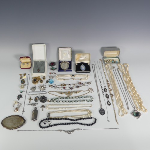 461 - A quantity of Costume Jewellery, including a 1977 Silver Jubilee medal in pendant mount, a silver in... 