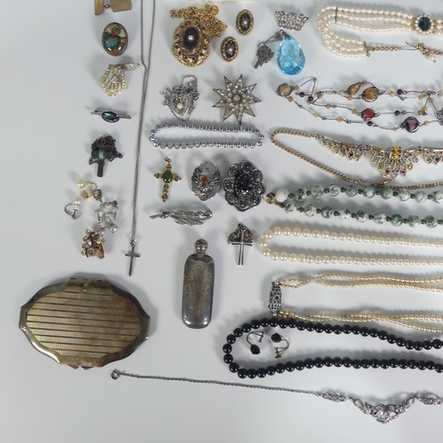 461 - A quantity of Costume Jewellery, including a 1977 Silver Jubilee medal in pendant mount, a silver in... 